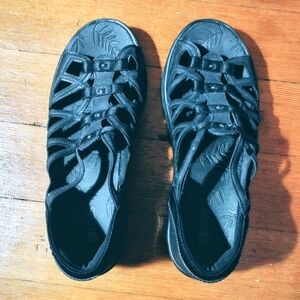 Bzees Stretchy Black Sandals